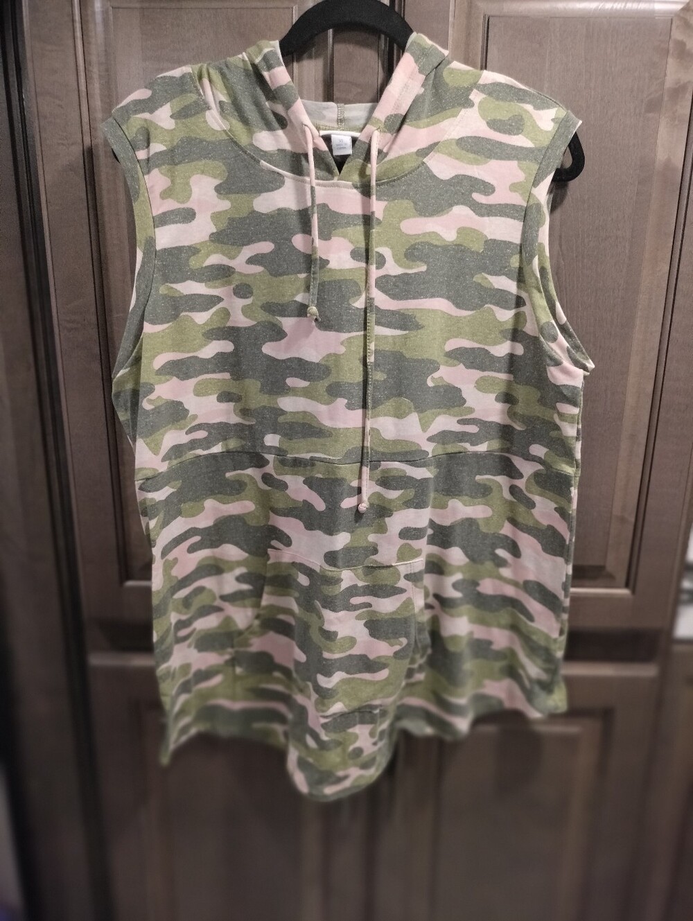 Lularoe Sleeveless Camo Hoodie Tank Top - Olive & Blush